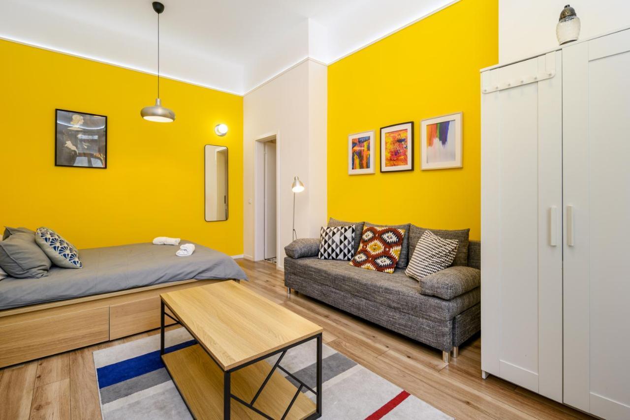 Stylish Yellow Suite In The Heart Of Budapest Exterior foto